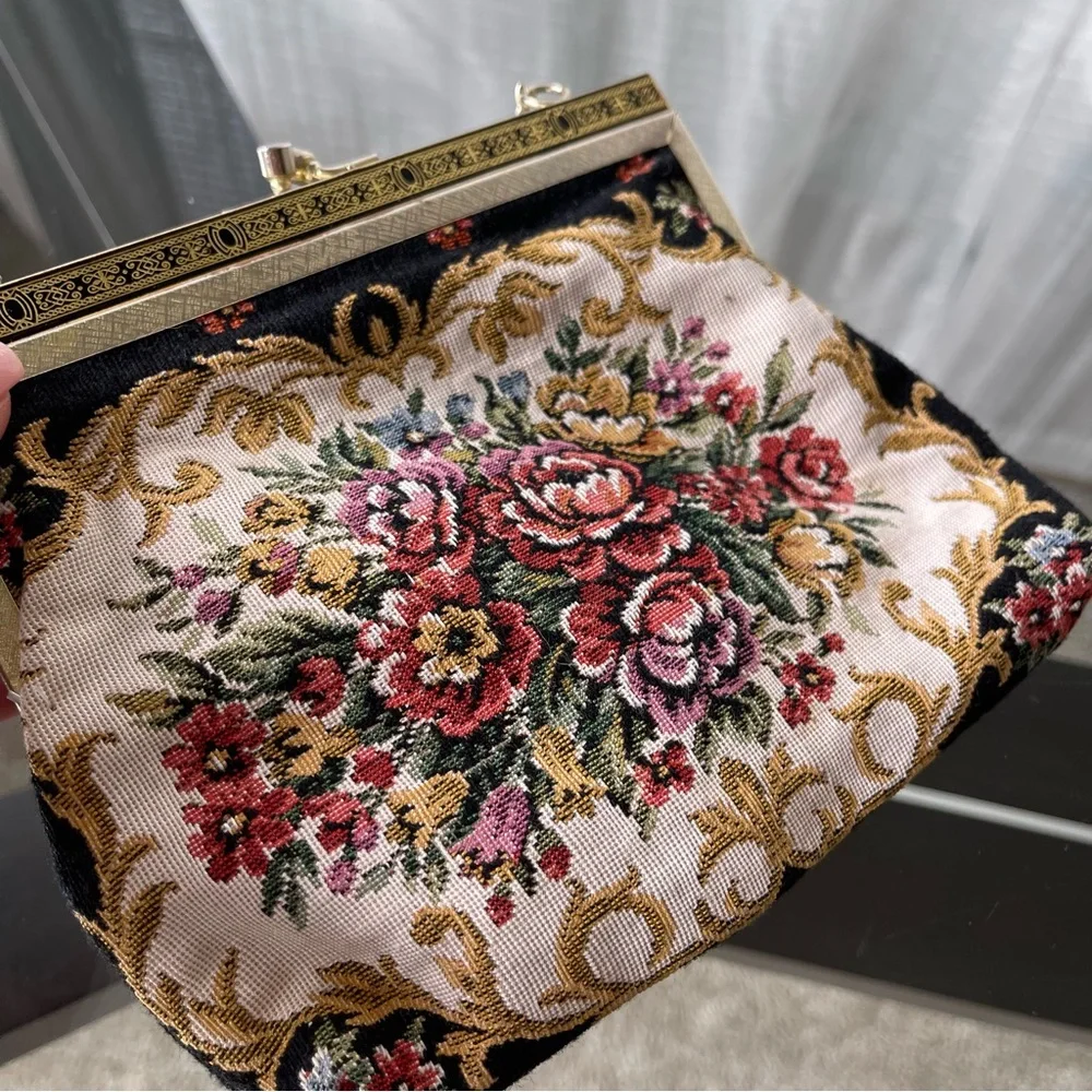 Vintage Small Kisslock Floral Tapestry Chain Evening Bag Romantic Historic‎